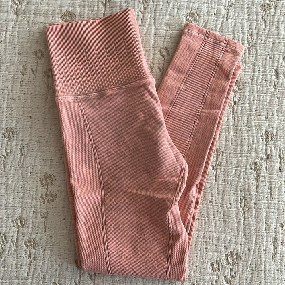 Peachy Avocado leggings